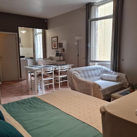 Le Prieure - Studios Jusqu'A 4 Personnes Villeneuve-lès-Béziers 外观 照片
